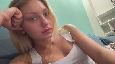 AdrieneQuadnau live cam on Cam4