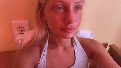 AdrieneQuadnau live cam on Cam4