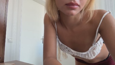 AdrieneQuadnau live cam on Cam4