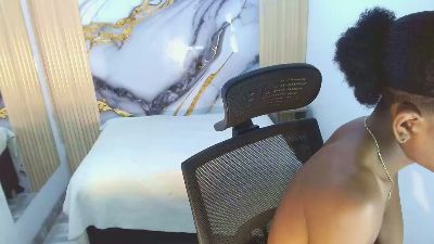 AfroWayuuu live cam on Cam4