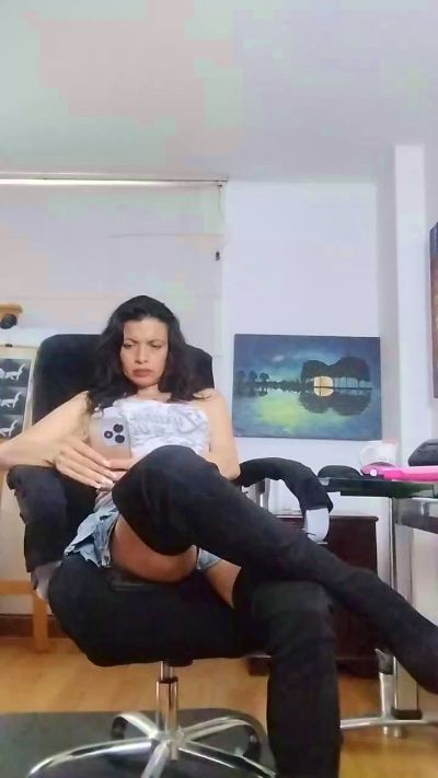 Afroditarggenis live cam on Cam4