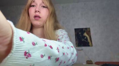 AikoLeingang live cam on Cam4