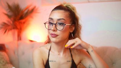 AileenKiss live cam on Cam4