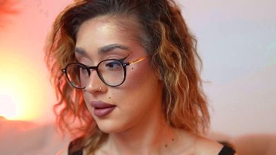 AileenKiss live cam on Cam4