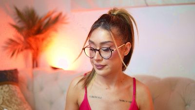 AileenKiss live cam on Cam4