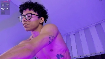 Akaza_ live cam on Cam4
