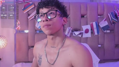 Akaza_ live cam on Cam4
