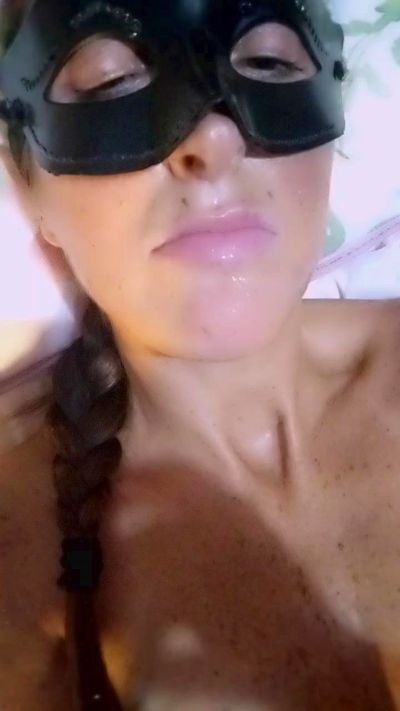 Akemy_room live cam on Cam4