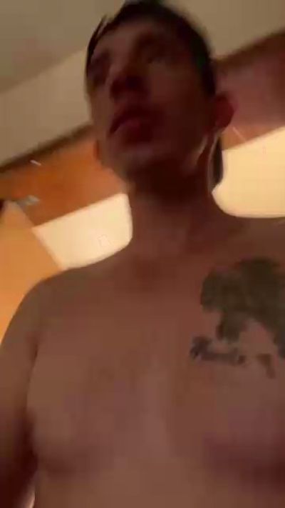 Akserthuglove live cam on Cam4