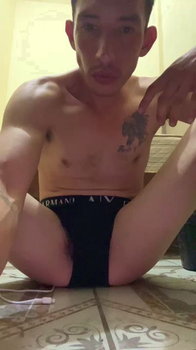 Akserthuglove live cam on Cam4