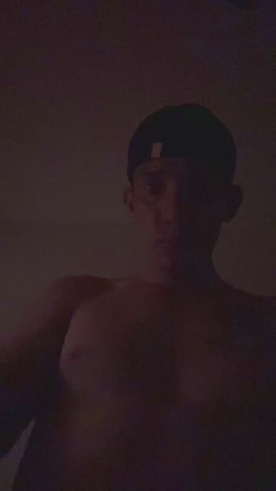 Akserthuglove live cam on Cam4