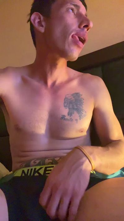 Akserthuglove live cam on Cam4