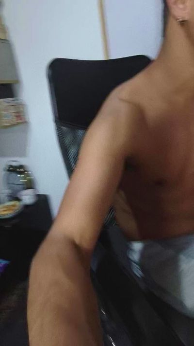 Al_Medellin live cam on Cam4