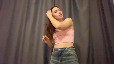 AlainaCarron live cam on Cam4