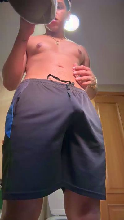 Alambrown live cam on Cam4