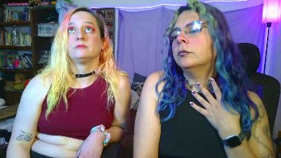AlaniandLea live cam on Cam4