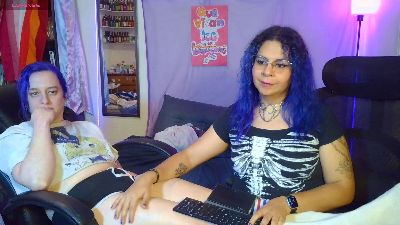 AlaniandLea live cam on Cam4