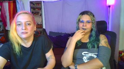 AlaniandLea live cam on Cam4