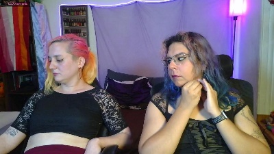 AlaniandLea live cam on Cam4