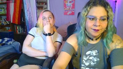 AlaniandLea live cam on Cam4