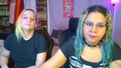 AlaniandLea live cam on Cam4