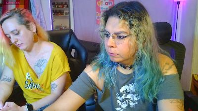 AlaniandLea live cam on Cam4