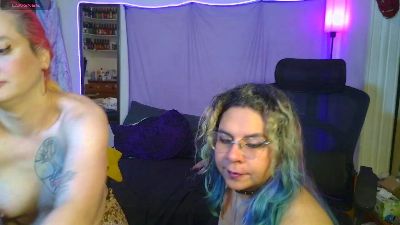 AlaniandLea live cam on Cam4