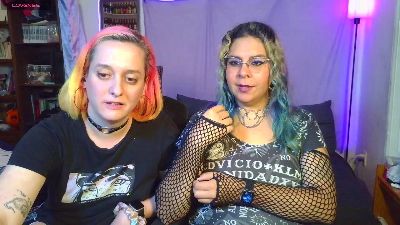 AlaniandLea live cam on Cam4