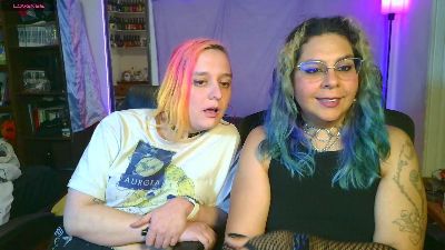 AlaniandLea live cam on Cam4