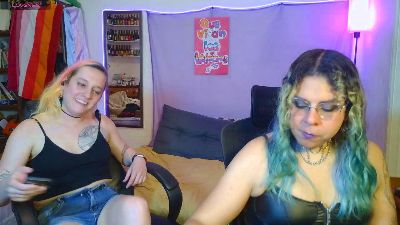 AlaniandLea live cam on Cam4