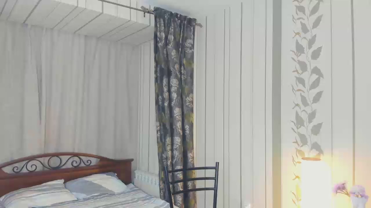 AlbertaHelley live cam on Cam4