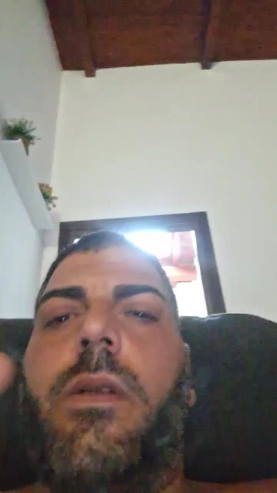 Ale8893 live cam on Cam4
