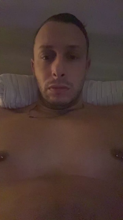AlePar22 live cam on Cam4