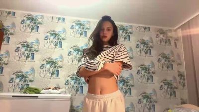 AleenGuckes live cam on Cam4
