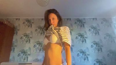 AleenGuckes live cam on Cam4