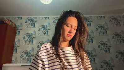 AleenGuckes live cam on Cam4