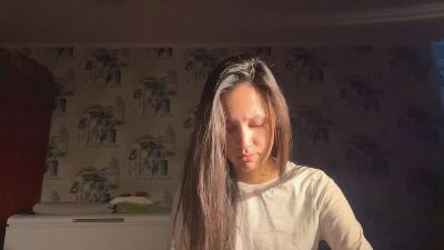 AleenGuckes live cam on Cam4