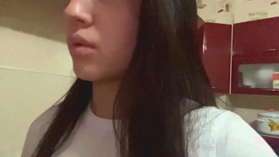 AleenGuckes live cam on Cam4