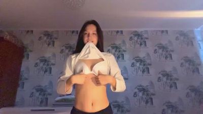 AleenGuckes live cam on Cam4