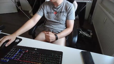 Aleex325 live cam on Cam4