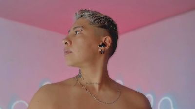 Aleja_2 live cam on Cam4