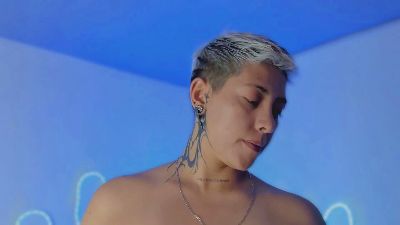 Aleja_2 live cam on Cam4