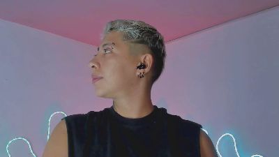 Aleja_2 live cam on Cam4