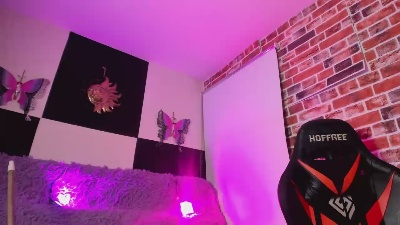 Aleja_Hill live cam on Cam4