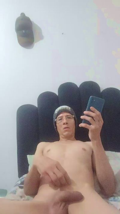 Alejandro0386 live cam on Cam4