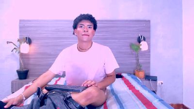 Alejandro_Curls live cam on Cam4