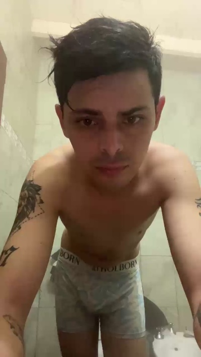 Alejandroo0k live cam on Cam4