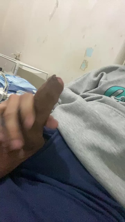Alejandroq1 live cam on Cam4