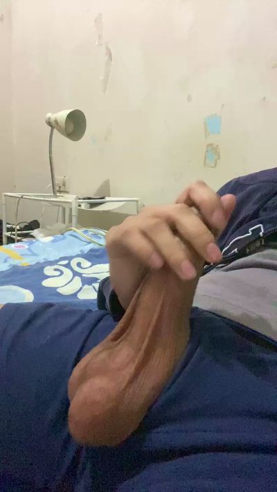 Alejandroq1 live cam on Cam4