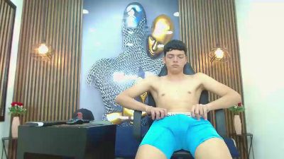 AlejoBussnek Live Cam on Cam4